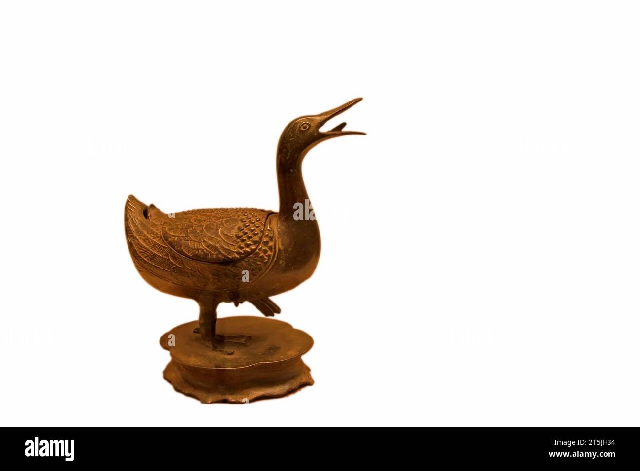 CHINA - DINASTÍA MING (1368-1644): Quemador de incienso en forma de pato, Dinastía Ming (1368-1644), colección en el museo nacional de China, Beijing, China. Foto de stock