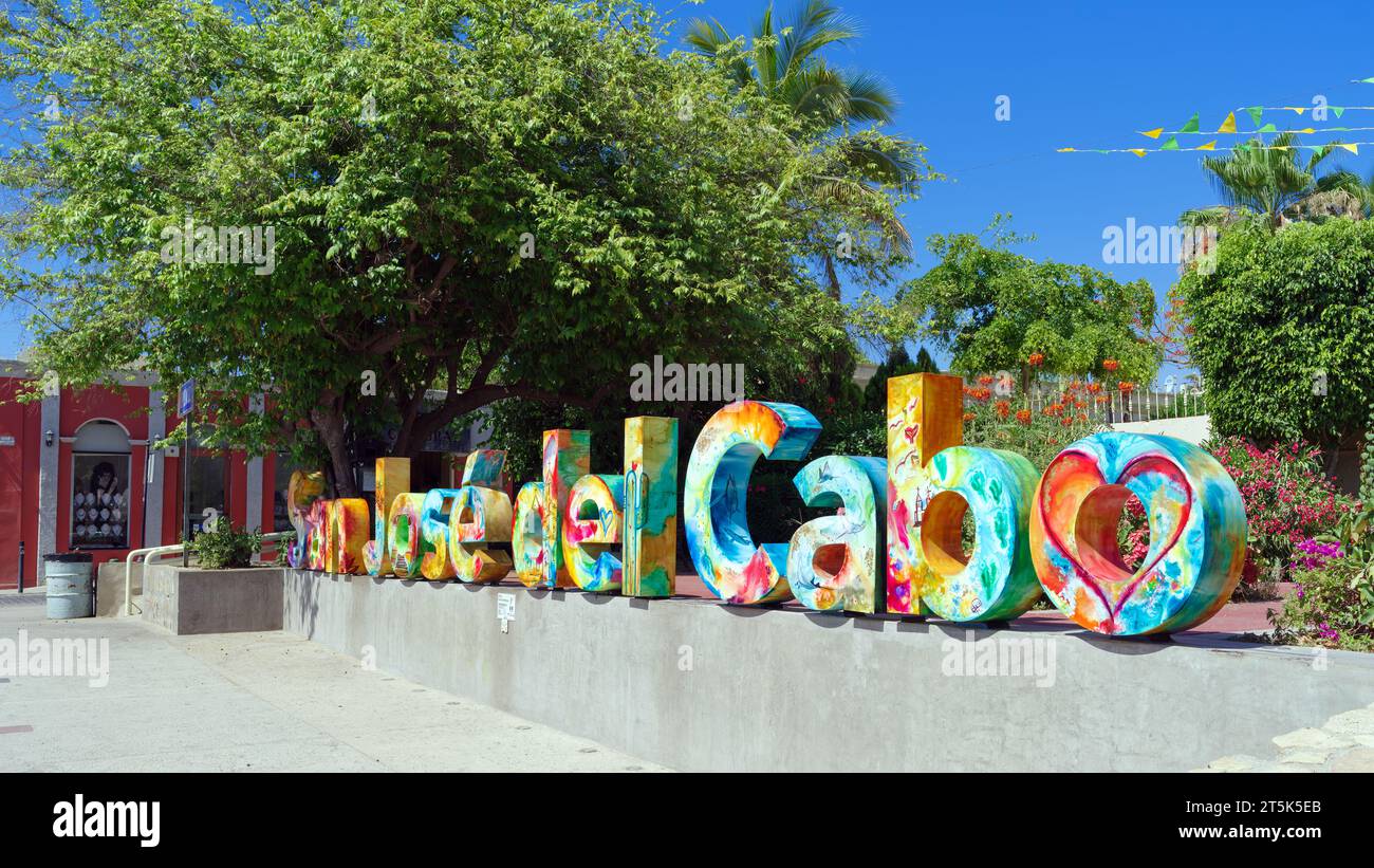 San José Del Cabo nombre de la ciudad se muestra en letras grandes y coloridas de tamaño natural. Foto de stock