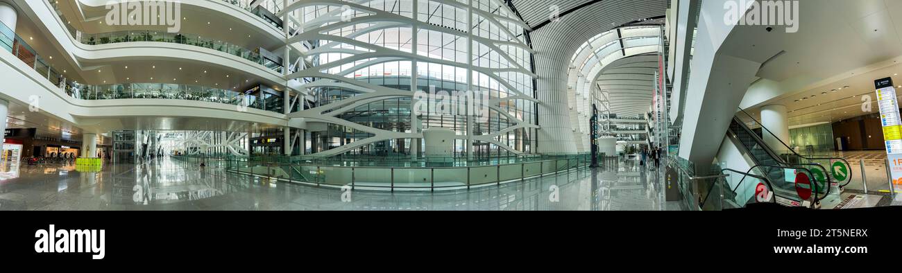 Pekín, China, dentro de las vistas panorámicas del aeropuerto internacional de Beijing Daxing, hall, terminal de arquitectura moderna (Crédito del arquitecto: Zaha Hadid) Foto de stock