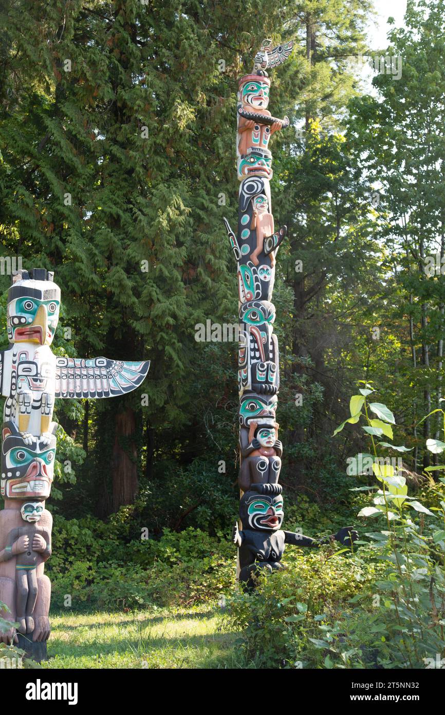 El Ga'akstalas Totem Pole. Polos de arte y tótem de las Primeras Naciones, Stanley Park, Vancouver, Canadá Foto de stock