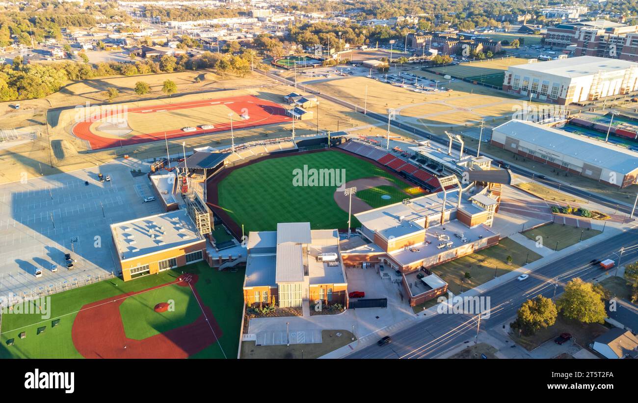 Stillwater, OK - 3 de noviembre de 2023: O'Brate Stadium es el campo de juego del equipo de béisbol universitario de los vaqueros de la Universidad Estatal de Oklahoma Foto de stock