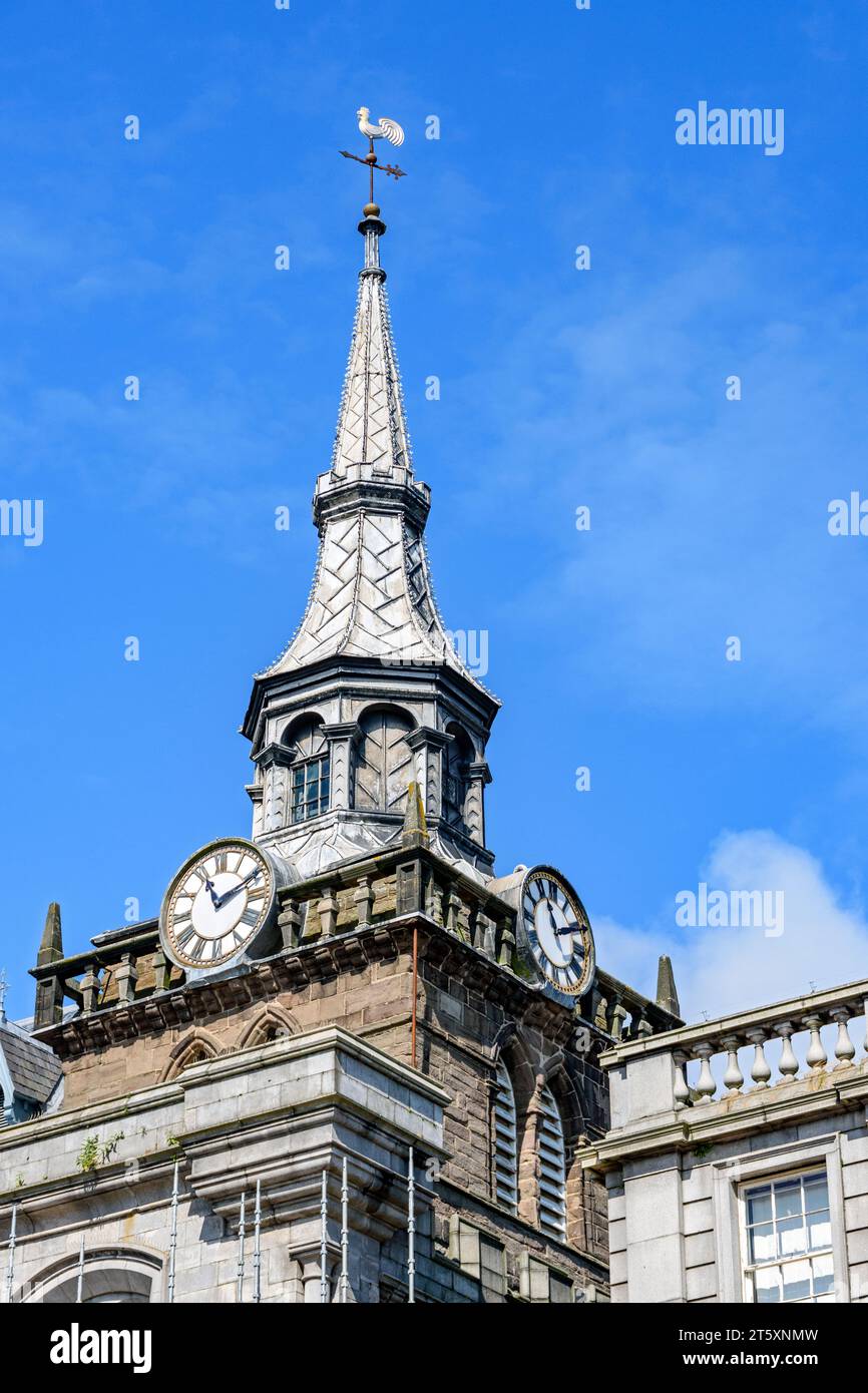 La torre del reloj del edificio Tolbooth, Aberdeen, Escocia, Reino Unido. Ahora un museo. Foto de stock