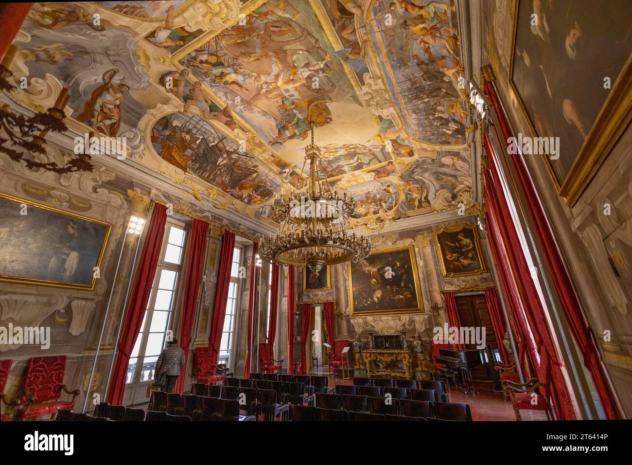 GÉNOVA, ITALIA, 28 DE ABRIL. 2023 - El interior del Palacio Spinola en Génova, Italia Foto de stock
