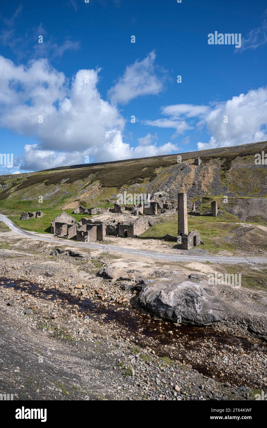 Los restos del molino de oler de la mina Old Gang Lead abandonada en Swaledale, cerca del pueblo de Gunnerside, en los valles de North Yorkshire. Foto de stock