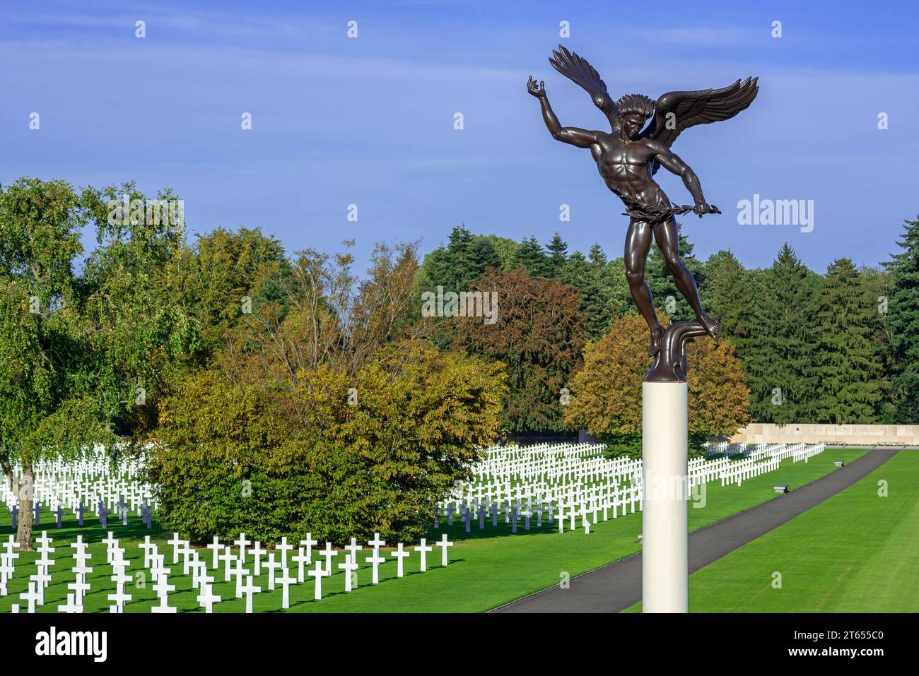 Tumbas de la segunda guerra mundial fotografías e imágenes de alta