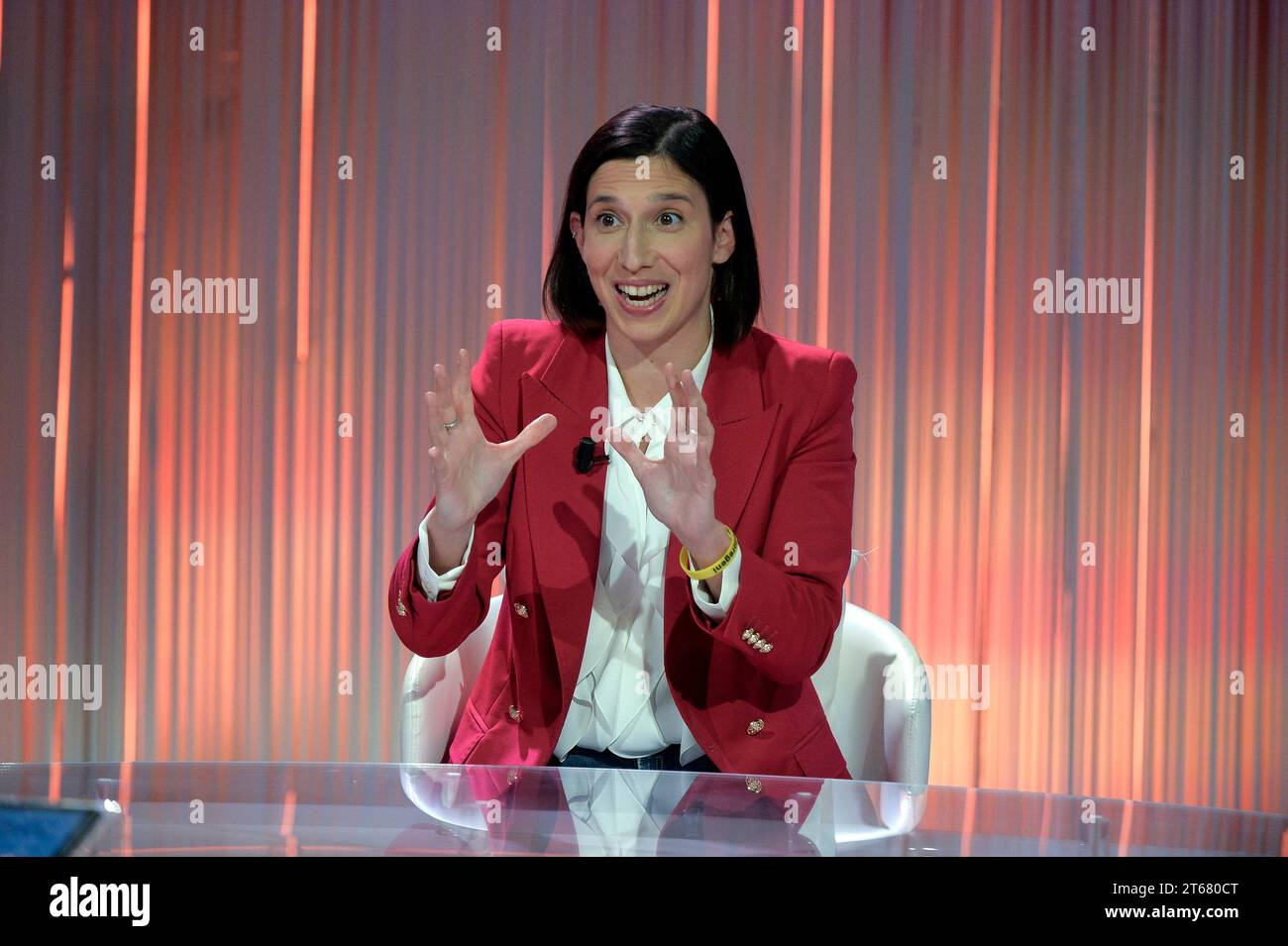 Italia, Roma, 8 de noviembre de 2023 : Elly Schlein, secretaria del Partido Demócrata (PD), participa en el programa de televisión '5 Minutos' Foto © Stefano Carofei/Sintesi/Alamy Live News Foto de stock