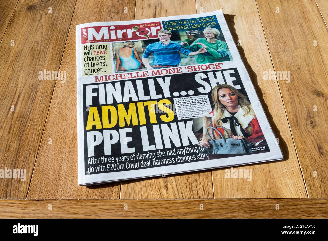 7 de noviembre de 2023. El titular en Daily Mirror lee finalmente ... Ella admite PPE LINK. Se relaciona con Baroness Mone enlaces a PPE Medpro. Foto de stock