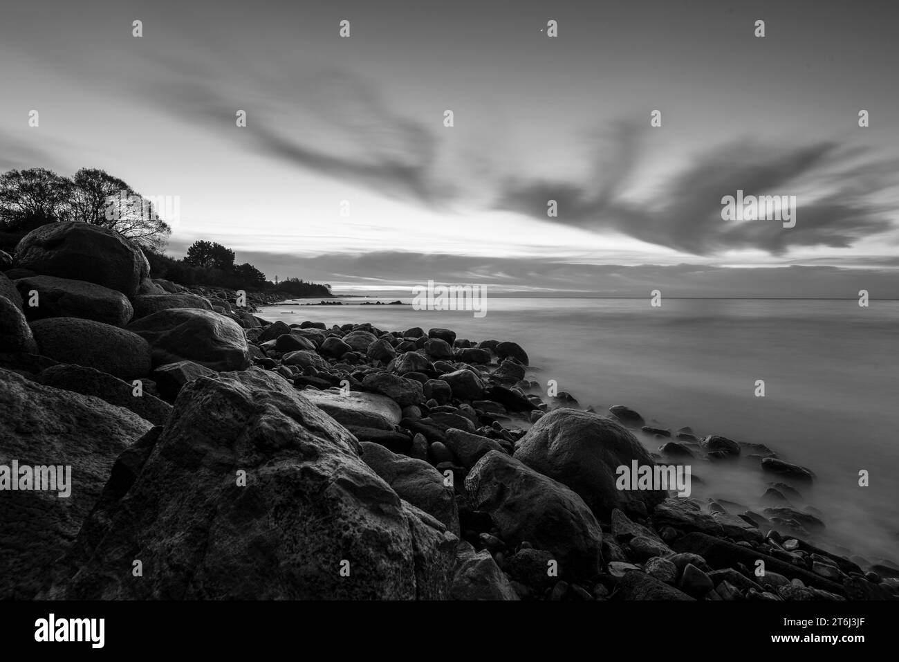 Amanecer en la playa de Hovmarken, isla del Mar Báltico Mon, Dinamarca Foto de stock