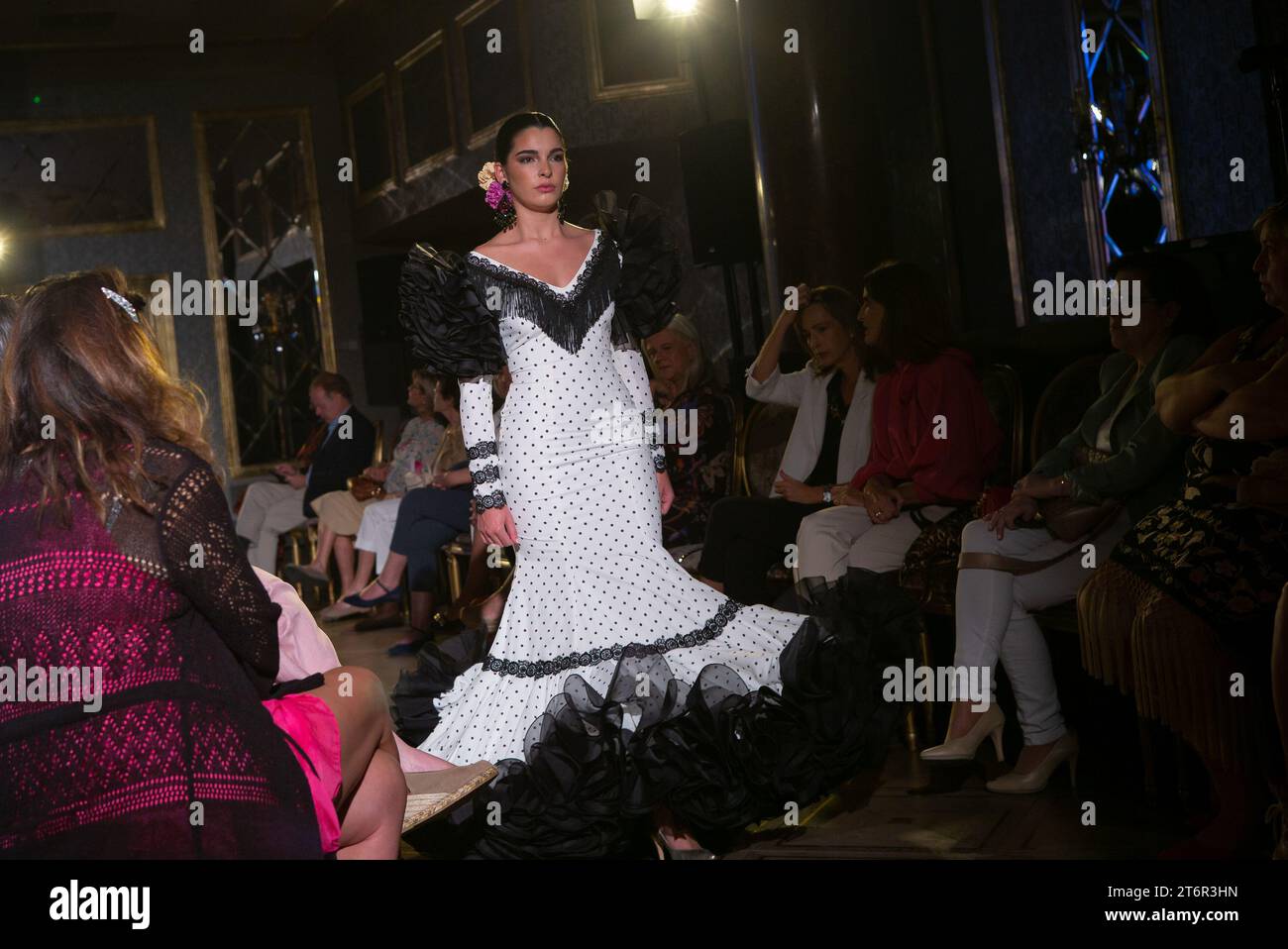 Vestido flamenco fotografías e imágenes de alta resolución - Página 2 -  Alamy