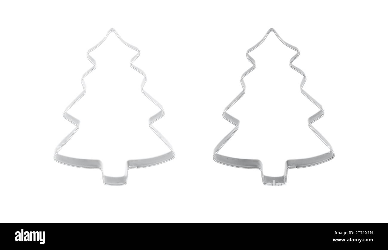 Cortadores de galletas de forma de árbol. Árbol de metal en blanco aislado sobre fondo blanco Foto de stock