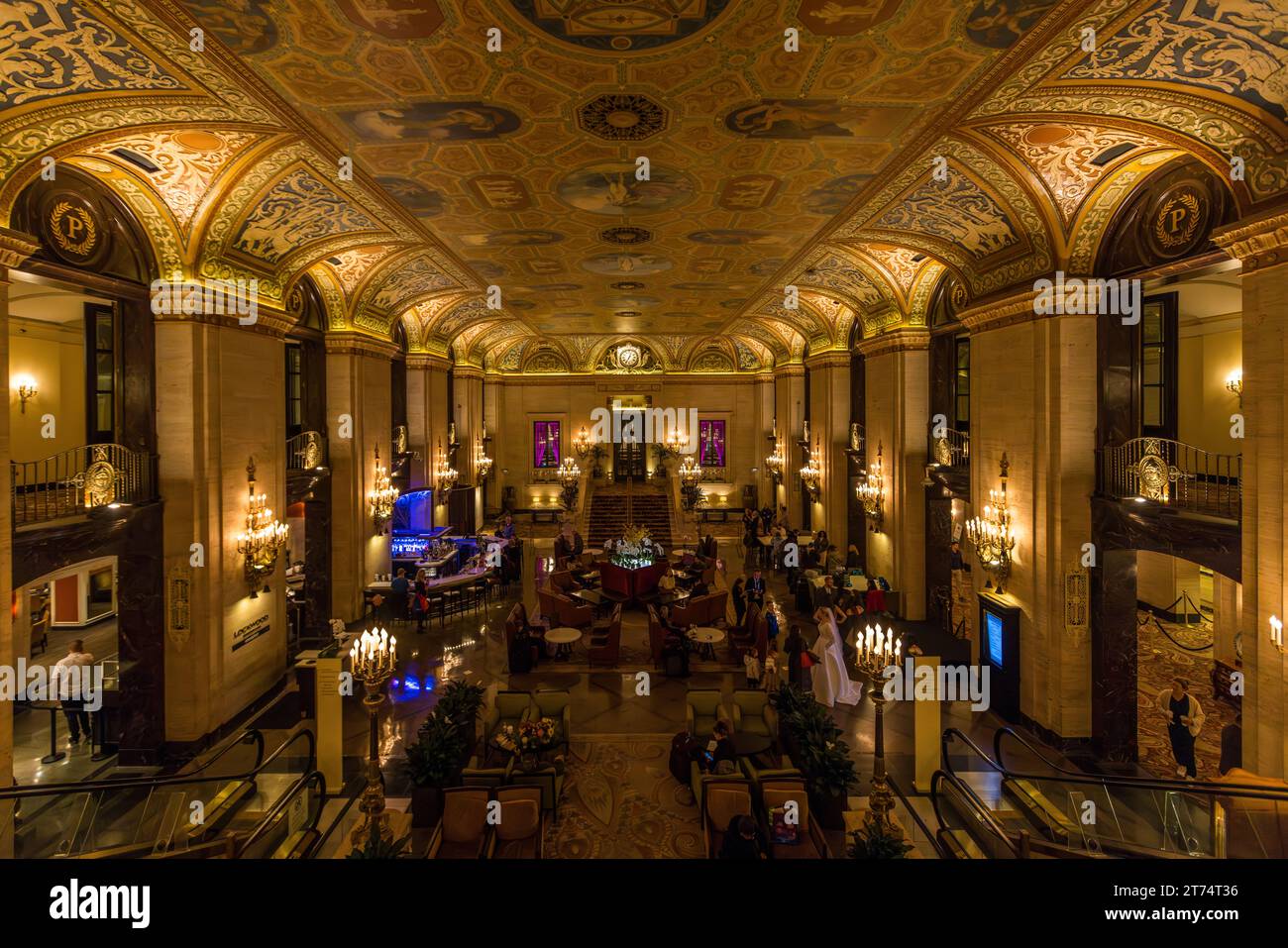 Gran Salón en el Palmer House, Chicago. A pesar de ser considerado el hotel en funcionamiento continuo más largo de América del Norte, el hotel fue cerrado en marzo de 2020 debido a la pandemia de COVID-19 y reabrió sus puertas el 17 de junio de 2021. Palmer House a Hilton Hotel, Chicago, Illinois, Estados Unidos Foto de stock