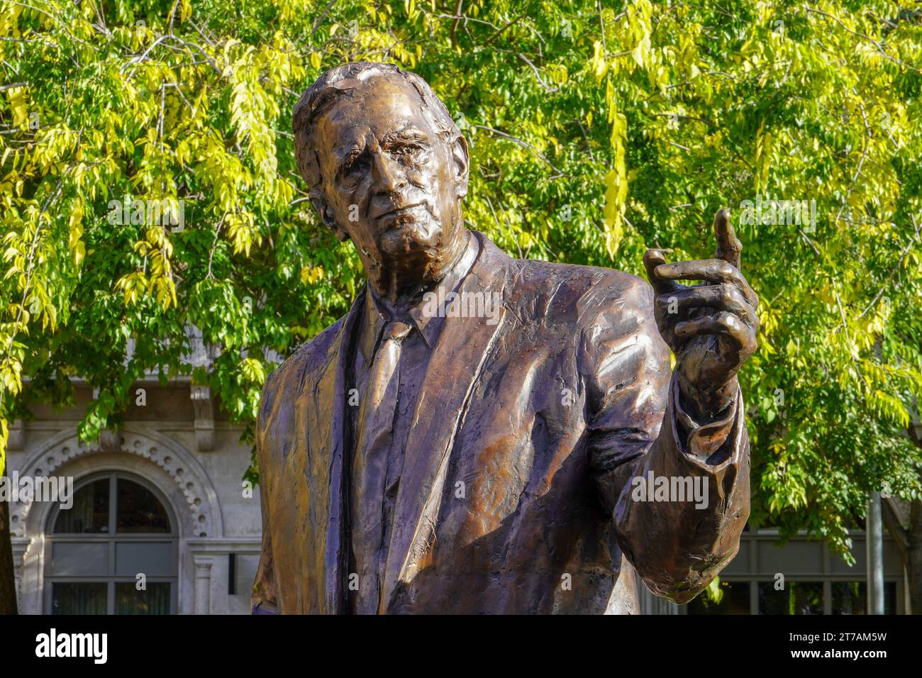 Budapest, Hungría, 3 de noviembre de 2023: Una estatua en la Plaza de la Libertad de Budapest honra al ex presidente de los Estados Unidos George H. W. Bush Foto de stock