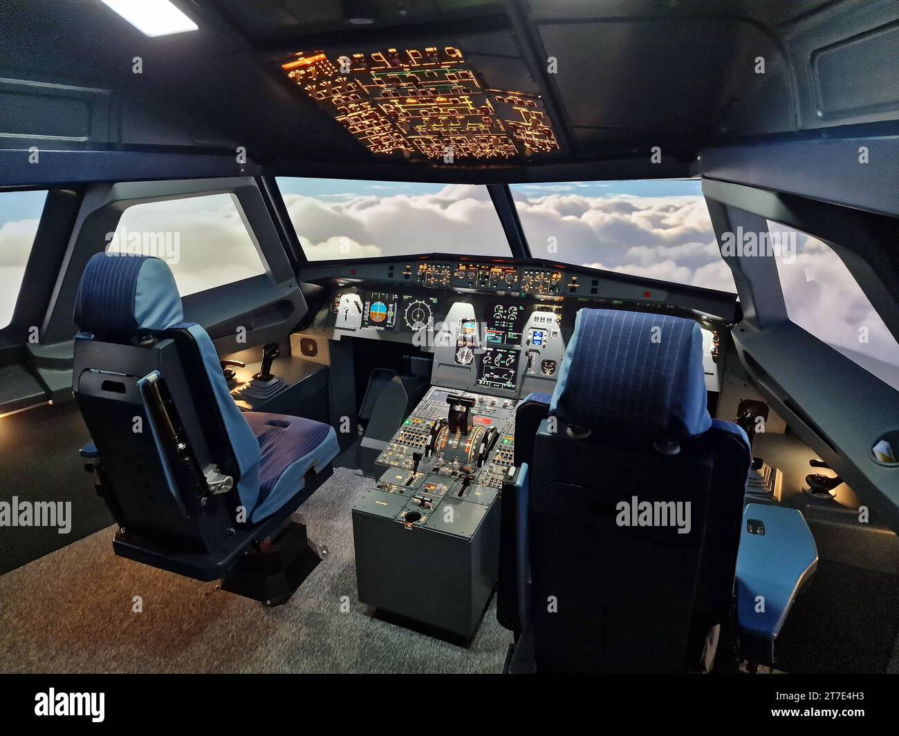 Simulador de avión fotografías e imágenes de alta resolución - Alamy