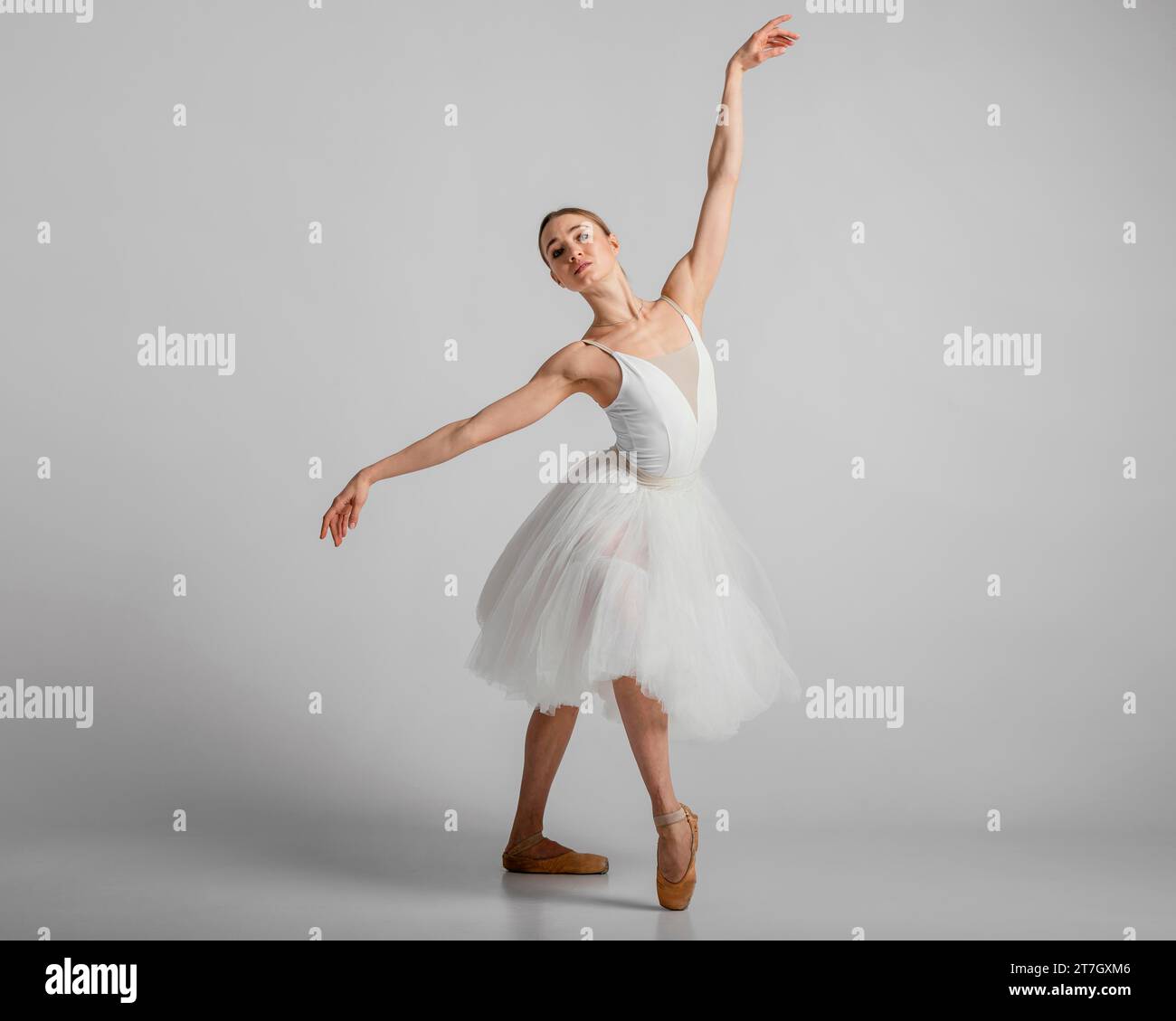 Vestido de bailarina blanca fotografías e imágenes de alta