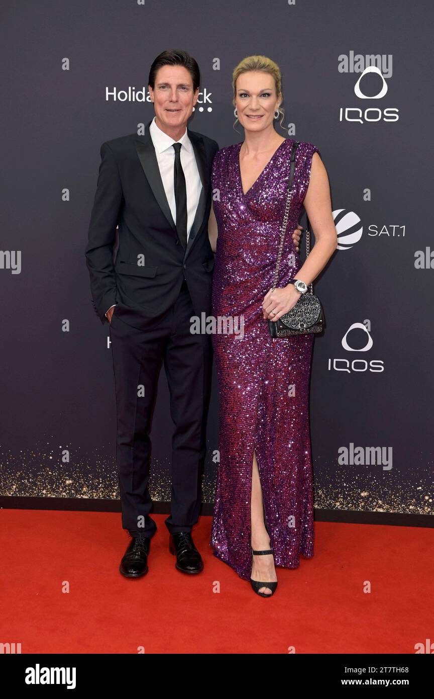 Maria Höfl-Riesch mit Ehemann Marcus Höfl desde 75. Bambi-Verleihung 2023 in der Bavaria Filmstadt. München, 16.11.2023 *** Maria Höfl Riesch con su esposo Marcus Höfl en los Premios Bambi 75 2023 en Bavaria Filmstadt Munich, 16 11 2023 Foto:XF.xKernx/xFuturexImagex bambi 3459 Crédito: Imago/Alamy Live News Foto de stock