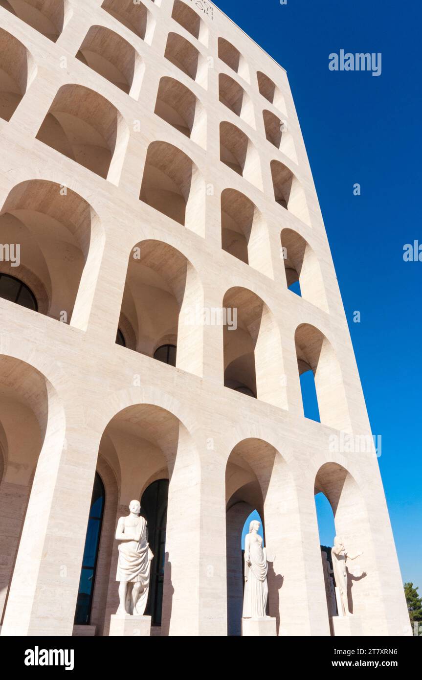 Palazzo della Civilta Italiana (Palazzo della Civilta del Lavoro) (Cuadrado Coliseo), EUR, Roma, Lacio (Lazio), Italia, Europa Foto de stock