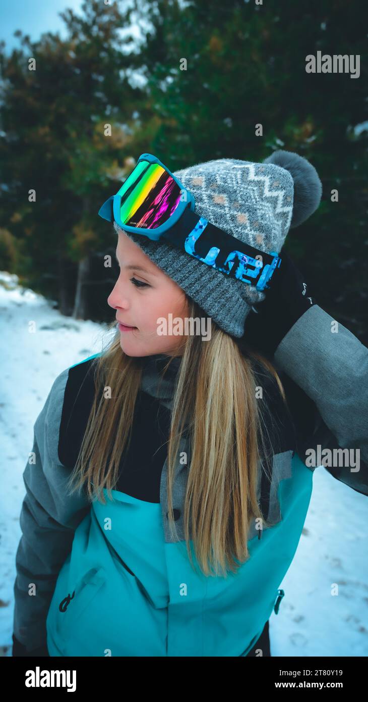 Fotos de Gafas Nieve Colores Mujer, +93.000 Fotos de stock gratuitas de  gran calidad