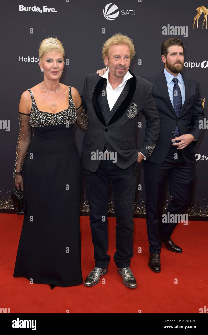 Karina Mroß, Thomas Gottschalk und Roman Gottschalk desde 75. Bambi