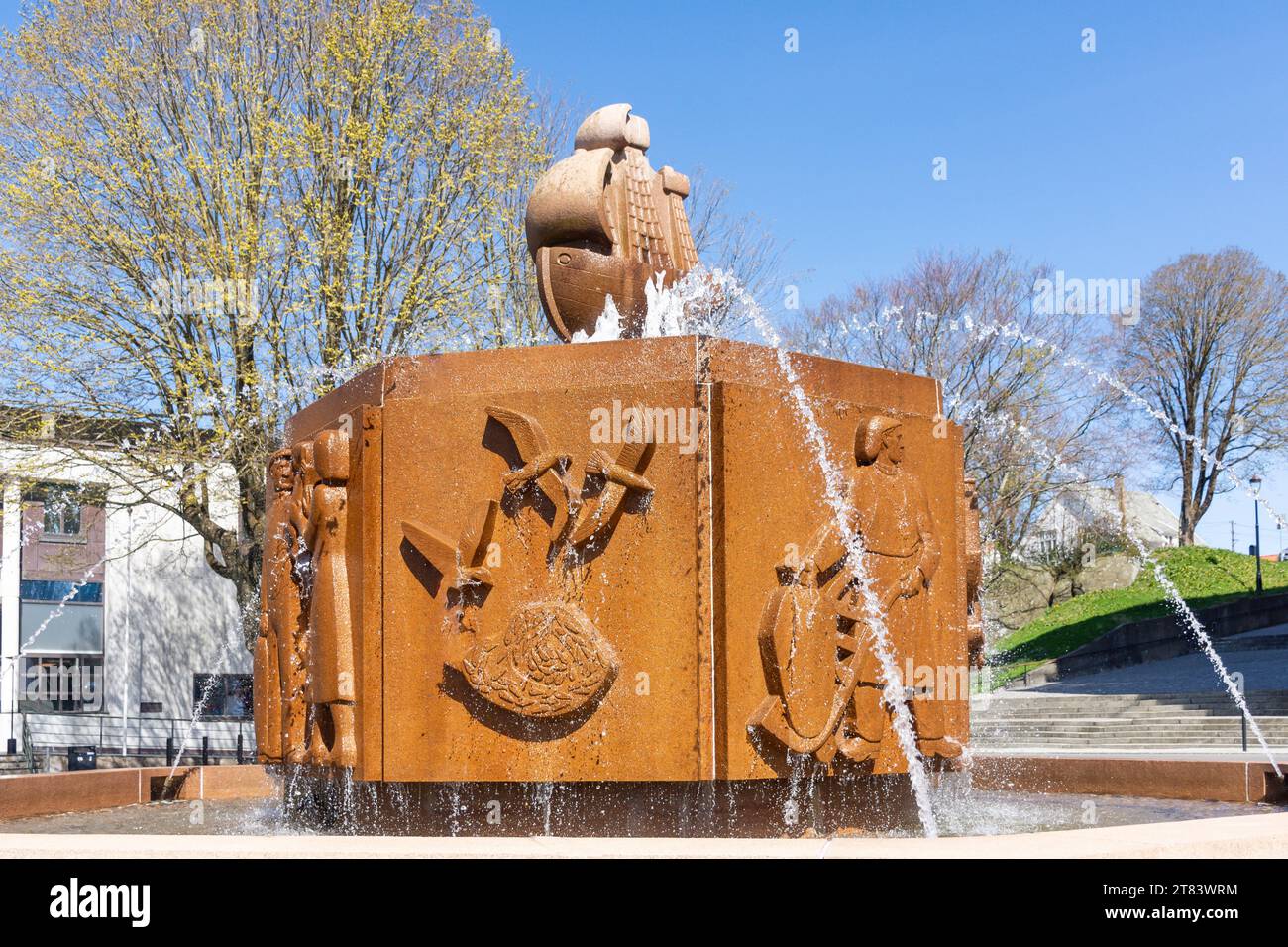 Por og hav fontenen (fuente), Rådhusplassen (Plaza del Ayuntamiento), Haugesund, Condado de Rogaland, Noruega Foto de stock