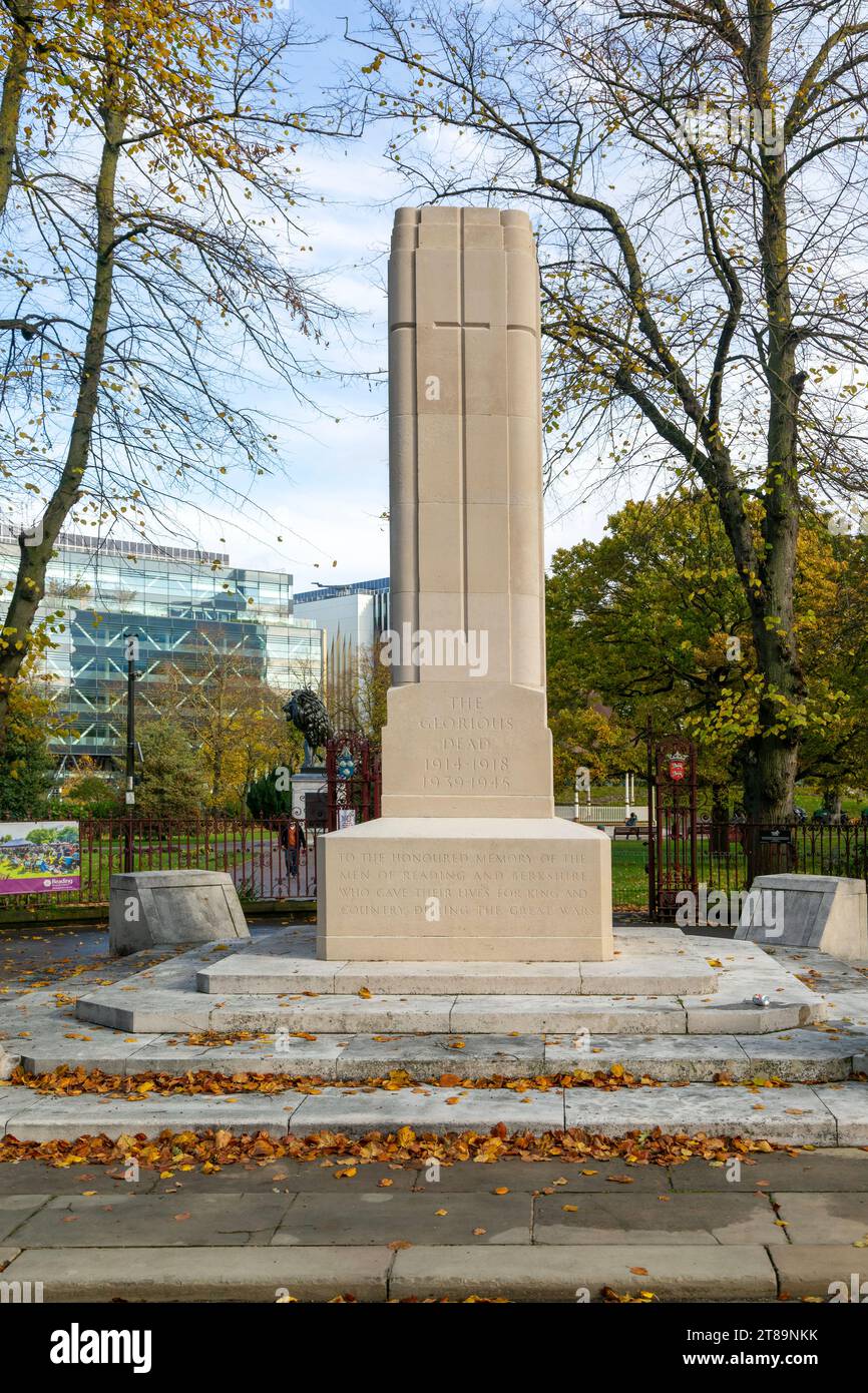 Monumento de guerra en Forbury Gardens, Abbey Quarter, Reading, Berkshire, Inglaterra, REINO UNIDO Foto de stock