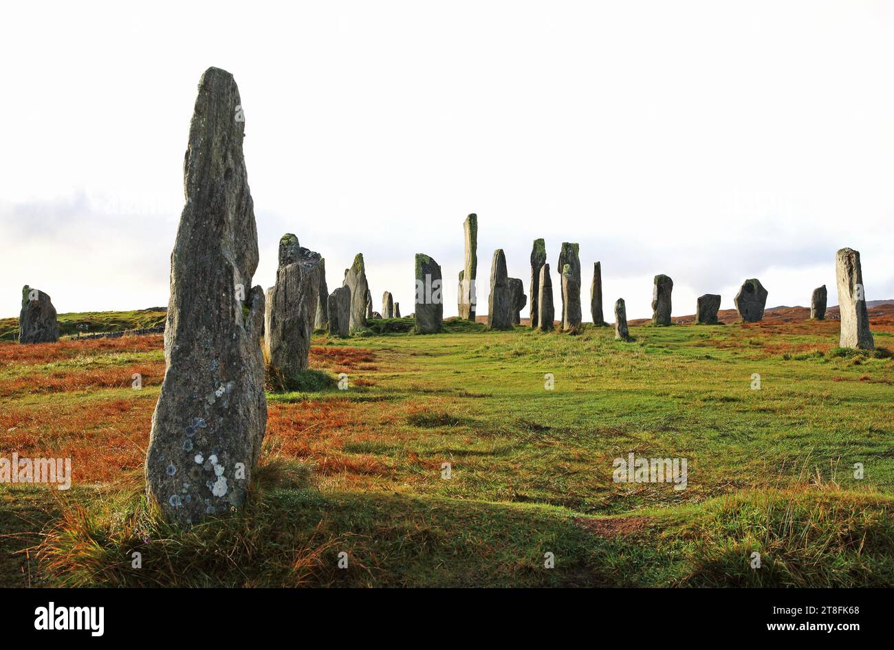 Una vista de las Piedras Neolíticas de Calanais mirando hacia el norte hacia el círculo central en la Isla de Lewis, Hébridas Exteriores, Escocia. Foto de stock