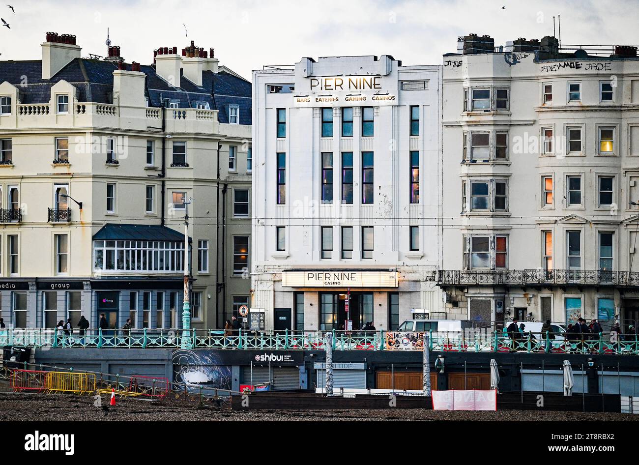 Pier Nine Casino y lugar de entretenimiento en el paseo marítimo de Brighton, Sussex, Reino Unido Foto de stock