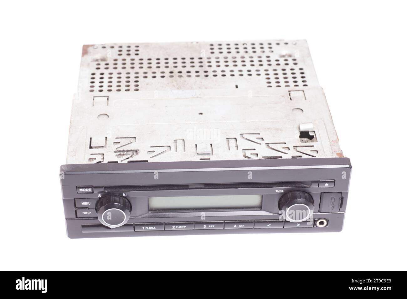 Radio cassette del coche antiguo, apilados unos encima de otros en los  estantes de auto servicio Fotografía de stock - Alamy