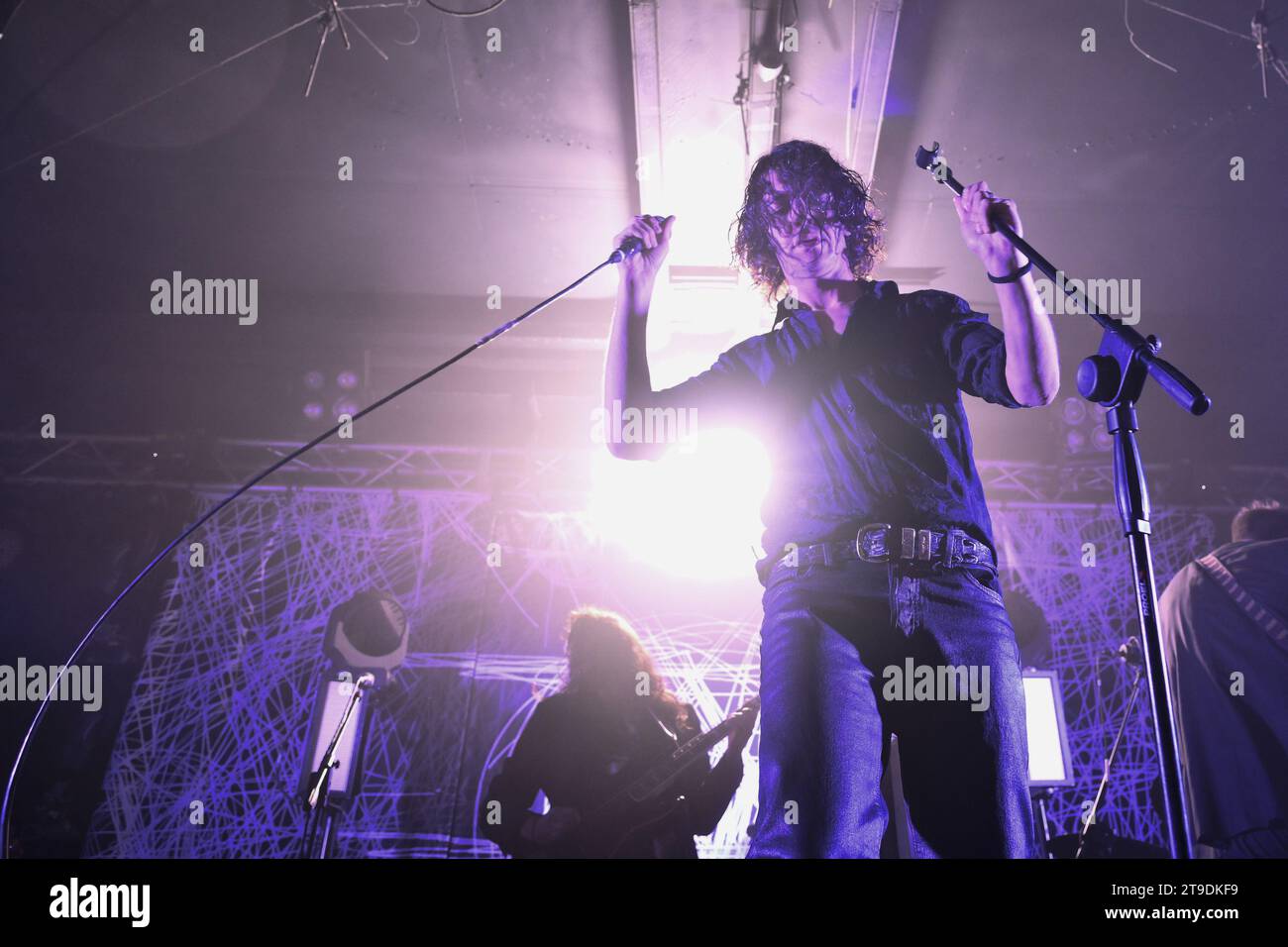 Ciampino, Italia. 24 de noviembre de 2023. Motta durante el concierto La Música e Finita Club