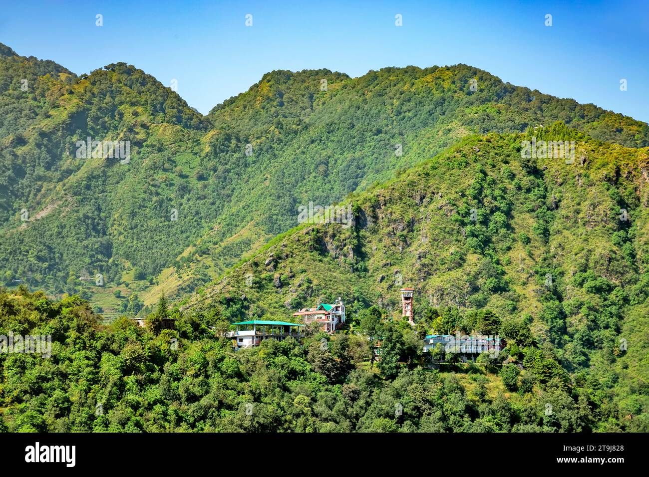 Vista a la montaña en la estación de la colina de Mussourie, Uttarakhand, India Foto de stock