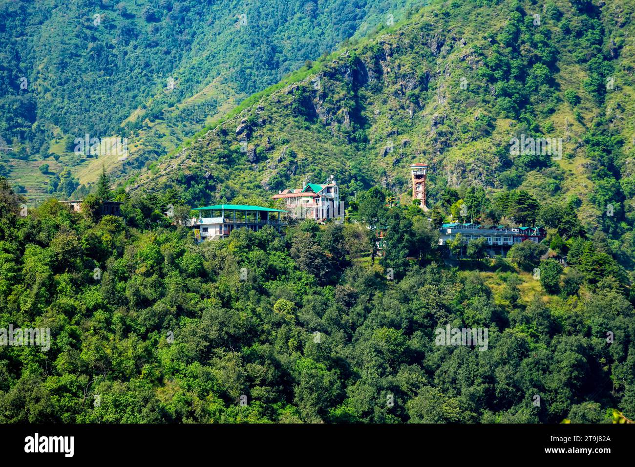 Vista a la montaña en la estación de la colina de Mussourie, Uttarakhand, India Foto de stock