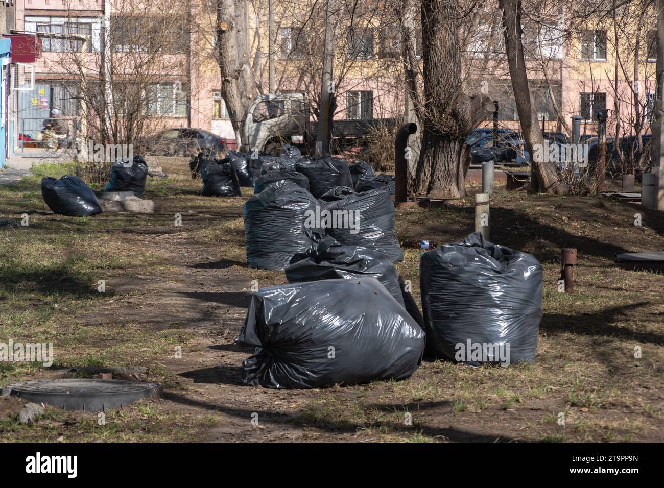 Bolsas de basura negras en la calle fotografías e imágenes de alta  resolución - Página 4 - Alamy