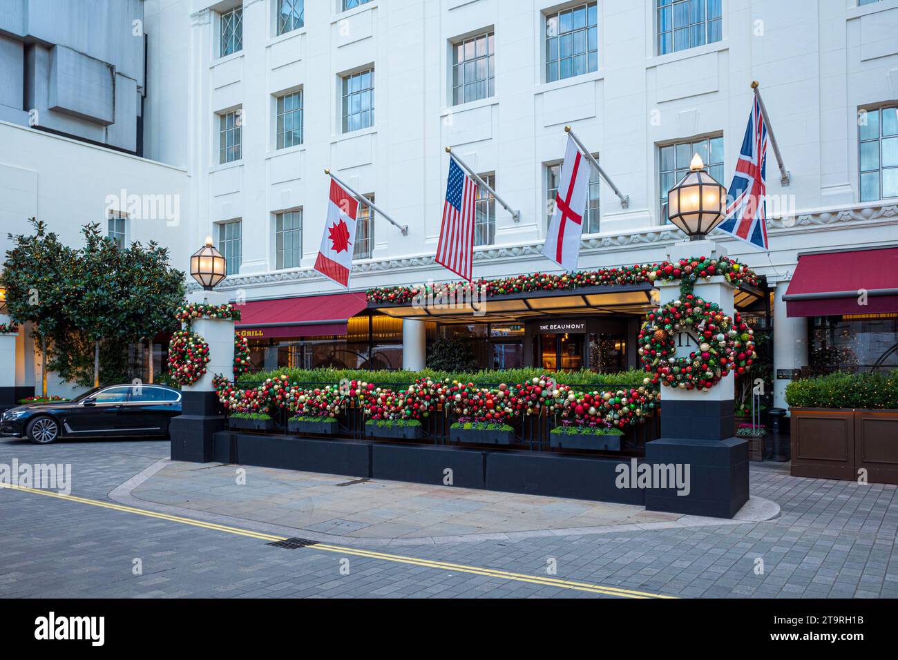 El Beaumont Hotel Mayfair London - Ubicado en un edificio art deco de 1926, el Beaumont Hotel London de 5 estrellas abrió sus puertas en 2014, ubicado en Brown Hart Gardens Foto de stock