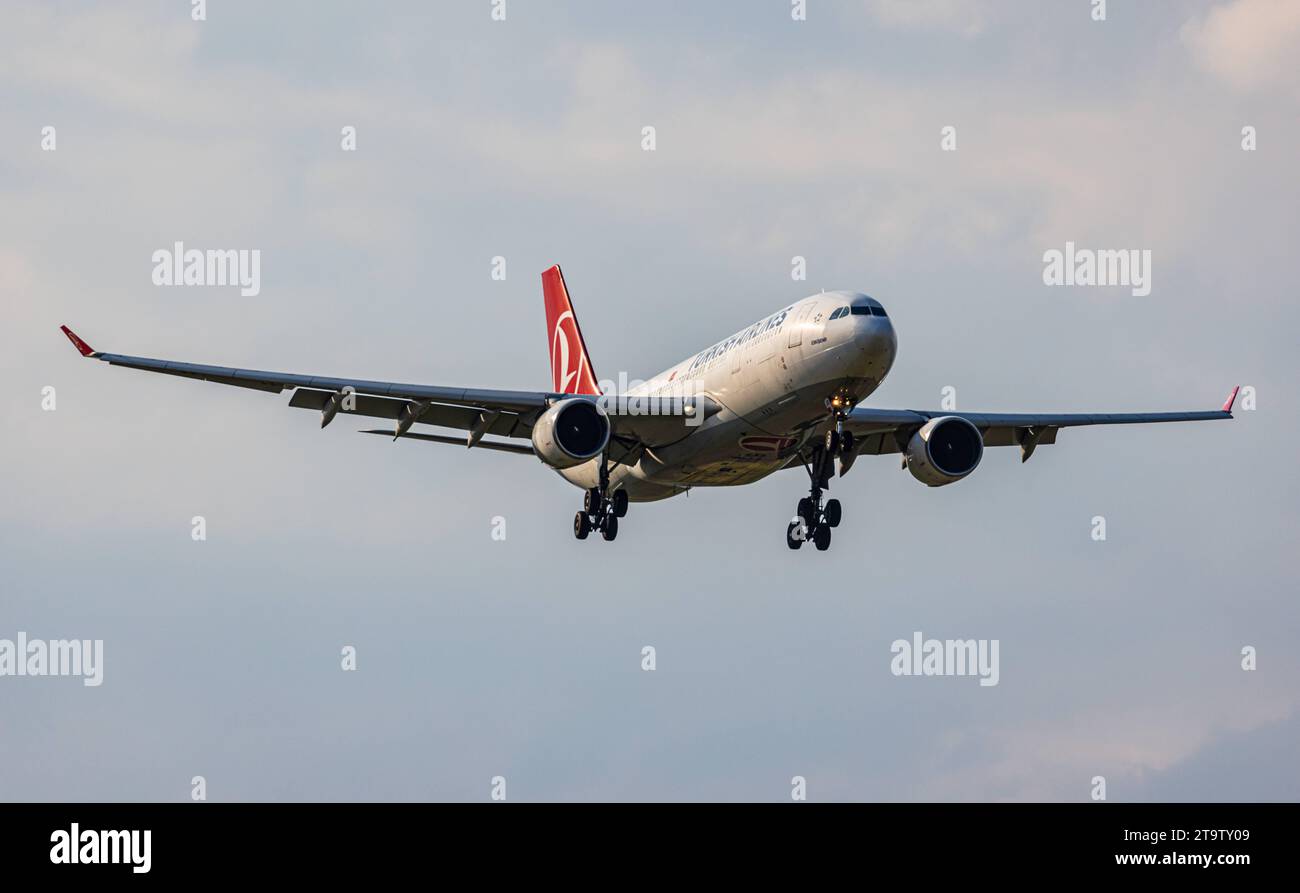 Turkish Airlines Ein Airbus A330223 de THE Turkish Airlines ist im