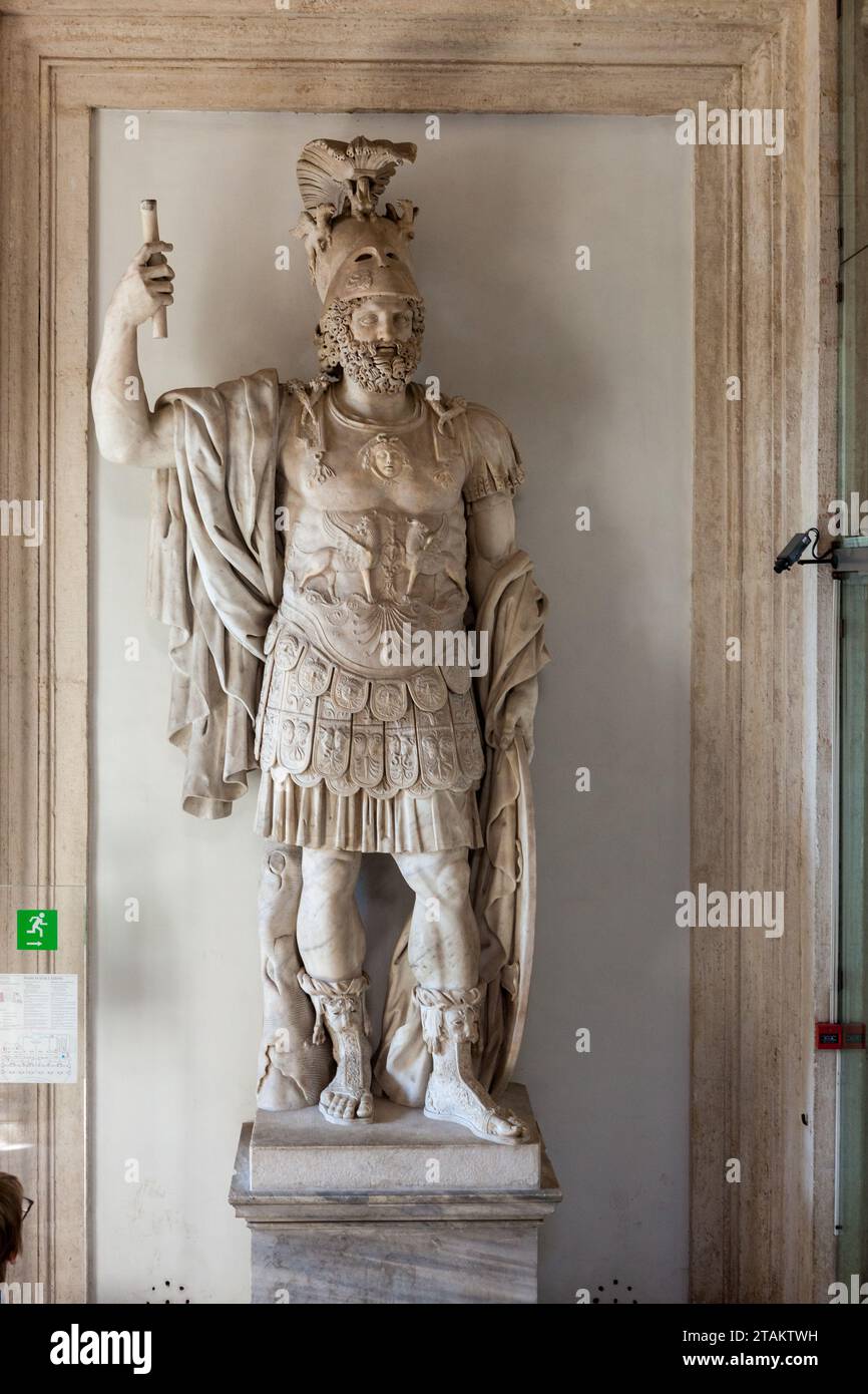 Estatua de un soldado romano en el Museo Capitolino de Roma, Italia. Foto de stock