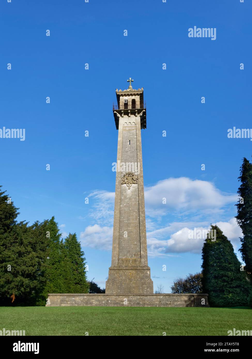 El monumento de Somerset, encargado en 1846 por Lord Robert Somerset, un general en la Batalla de Waterloo, Hawkesbury Upton, Gloucestershire, Reino Unido. Foto de stock