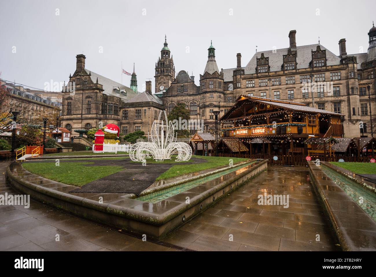 Edificio del Ayuntamiento y Jardines de la Paz, Sheffield, Yorkshire, Reino Unido Foto de stock