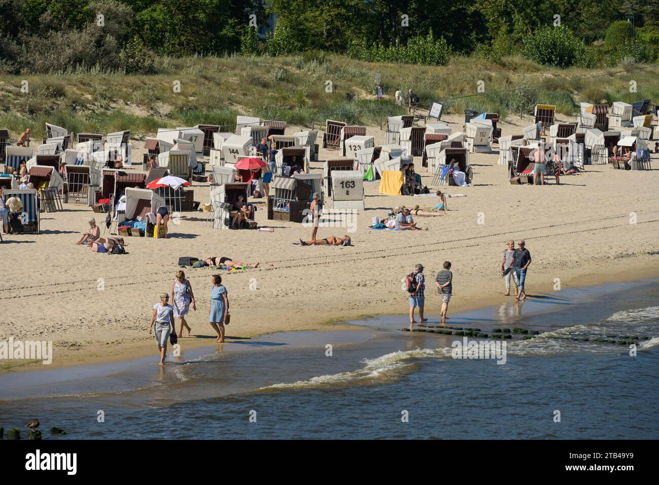 Mar Báltico, playa, sillas de playa, Heringsdorf, Usedom, Mecklemburgo-Pomerania Occidental, Alemania Foto de stock