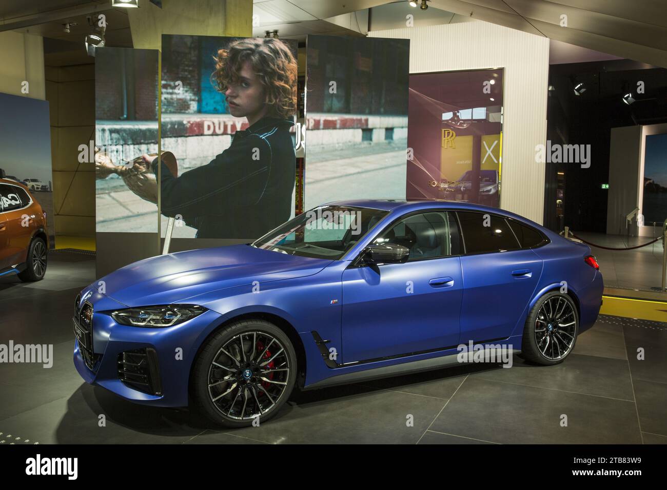 Modelo i4M50 en BMW Welt en Munich Foto de stock