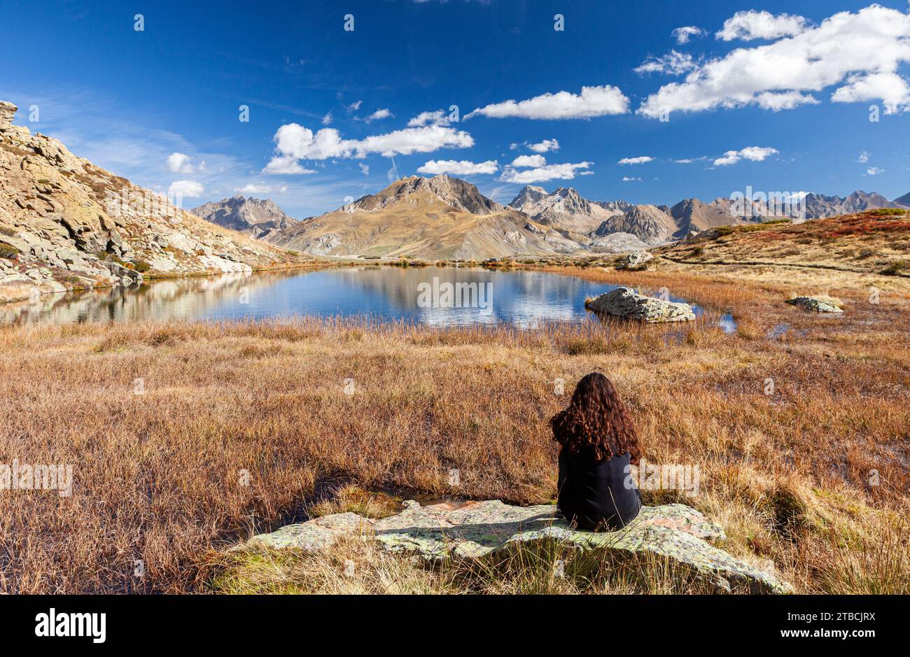 Lago sin nombre cerca del lago Espelunziecha, Formigal, valle de Tena, Huesca, España Foto de stock