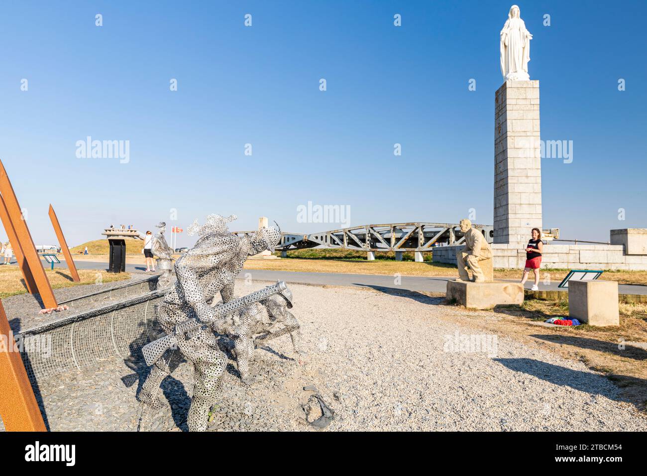 Playa de oro y monumento conmemorativo, Arromanches-les-Bains, Calvados, Baja Normandía, Francia Foto de stock