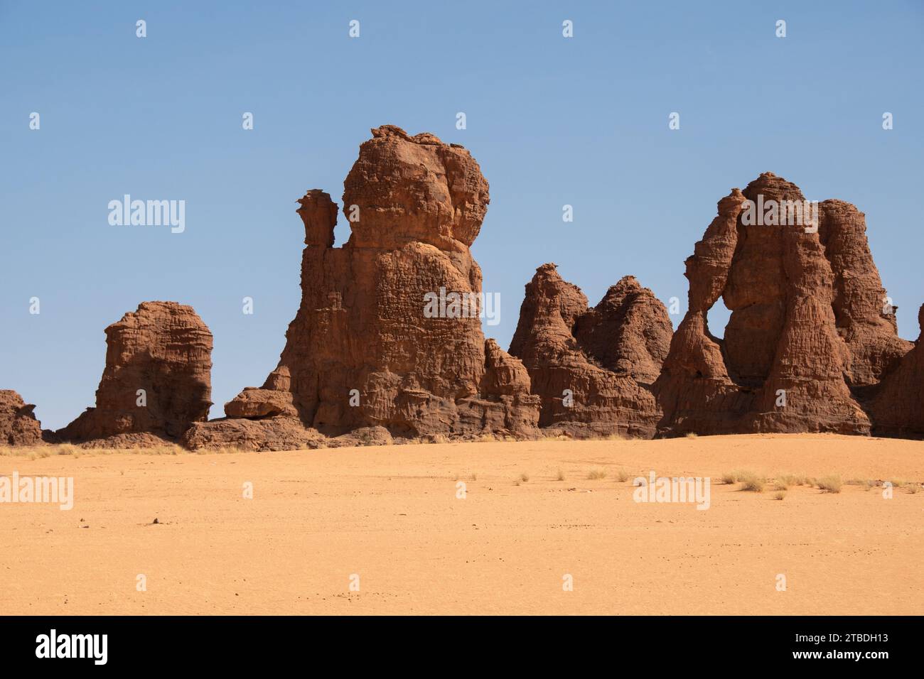 formaciones rocosas en el desierto de ennedi, chad Foto de stock
