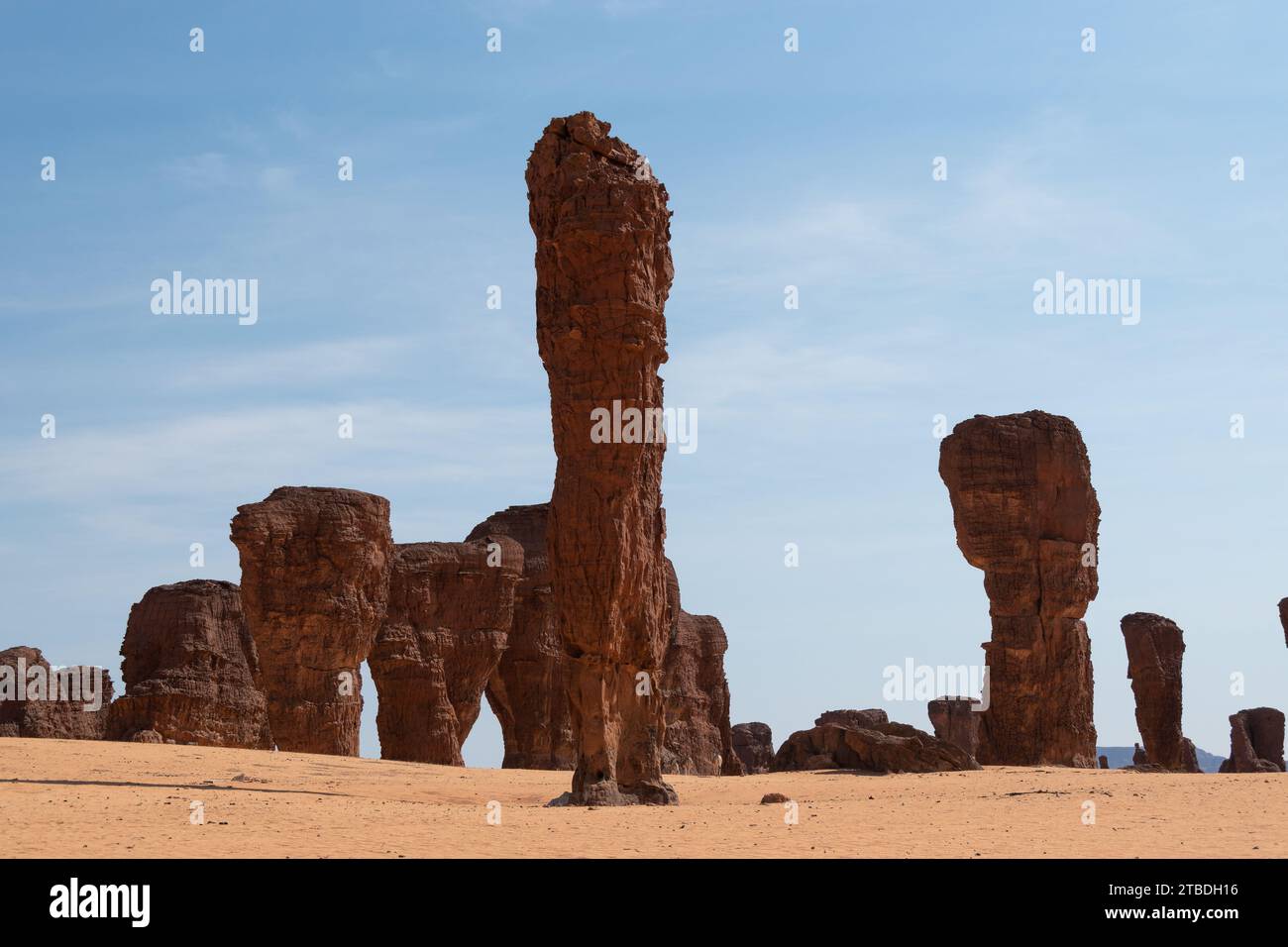 formaciones rocosas en el desierto de ennedi, chad Foto de stock