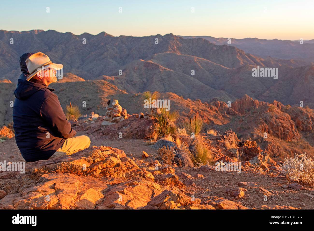 Salida del sol en Sillers Lookout en el Ridgetop Track, Arkaroola Wilderness Sanctuary Foto de stock