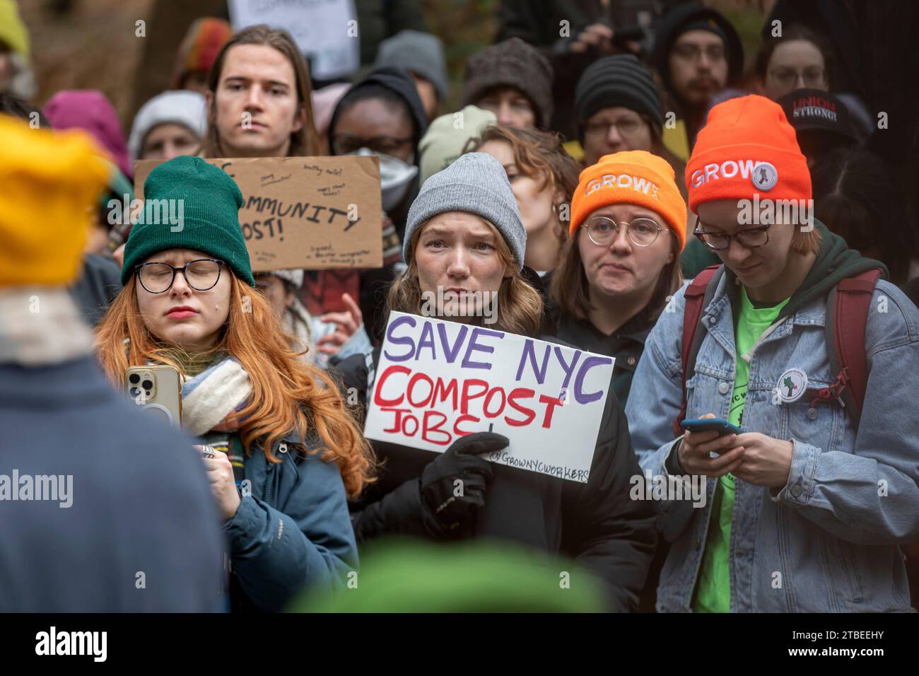 NUEVA YORK, NUEVA YORK 6 DE DICIEMBRE Una persona sostiene un