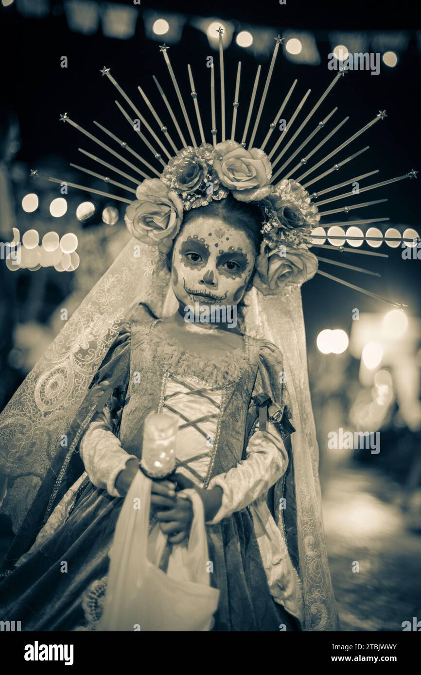 México, Isla Mujures, Una joven vestida con disfraz para celebrar el Día de Muertos también conocido como Día de los Muertos Foto de stock