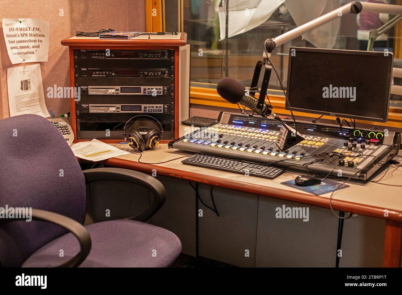 Detroit, Michigan - Un estudio de radiodifusión en WDET-FM, una estación de radio pública. Foto de stock