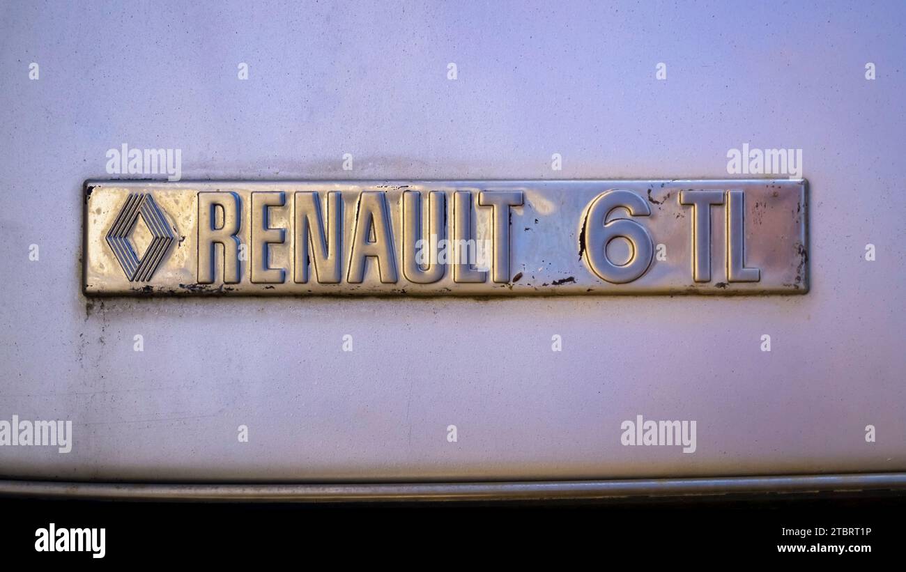 Renault logo fotografías e imágenes de alta resolución - Alamy