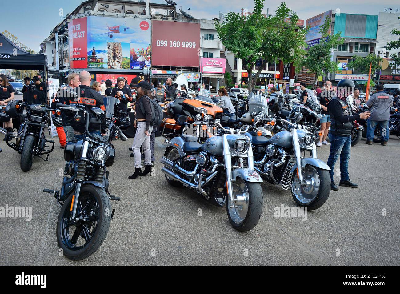 Harley-Davidson reuniendo Tha Phae Gate Chiang Mai Tailandia. Foto de stock