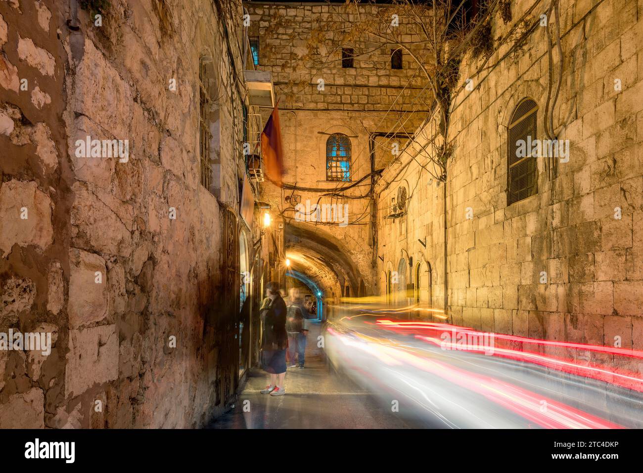 Calle de la noche en la ciudad vieja de Jerusalén, Israel. Foto de stock
