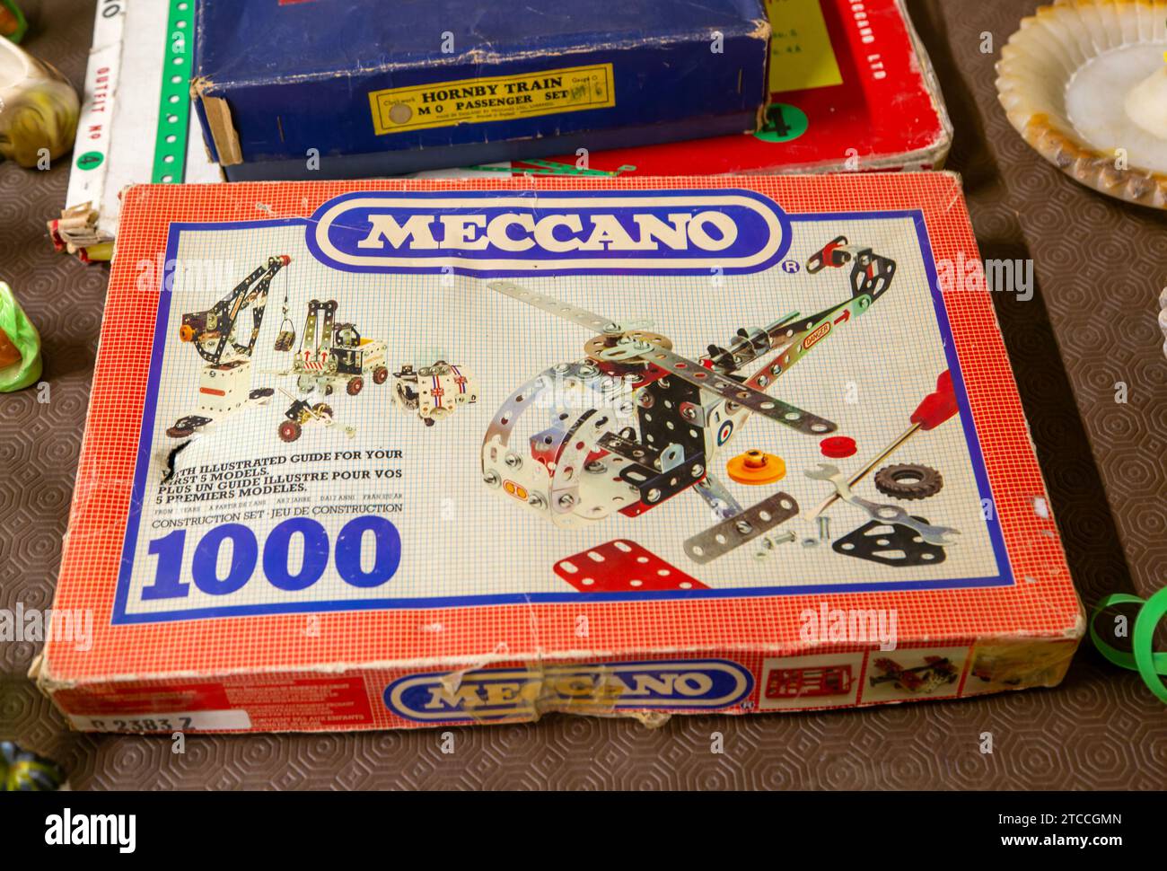 Vintage Meccano en exhibición en la sala de subastas, Suffolk, Inglaterra, Reino Unido Foto de stock